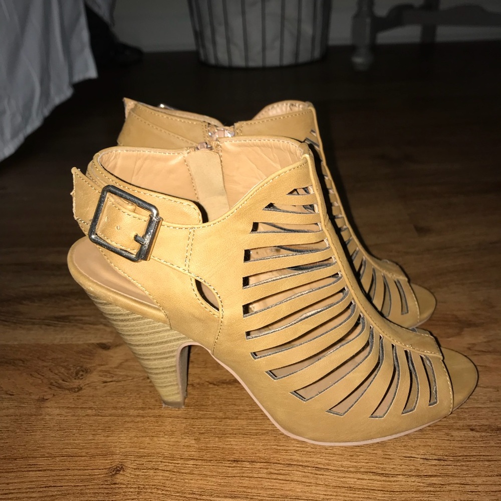 Heels - Picture 2 of 2